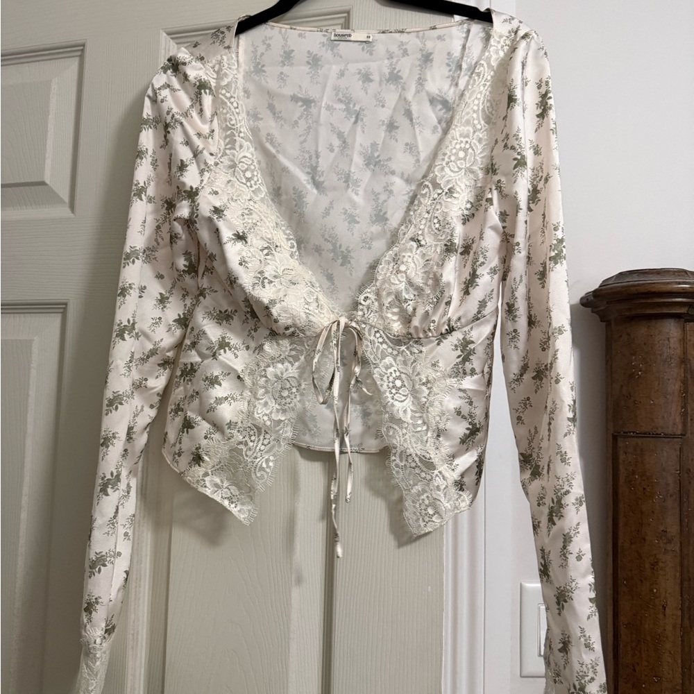 House of CB Floral Lace Trim Blouse in Cream and Green - Picture 2 of 5